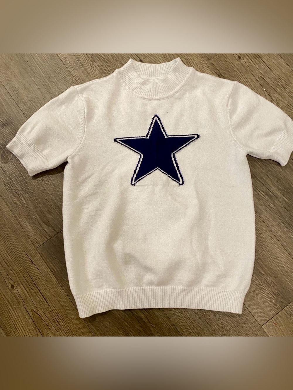ROMWE White Sweater with Navy Star Accent